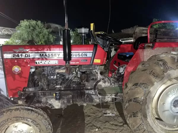 Tafe (Massey) Massey Ferguson 241 DI Tonner