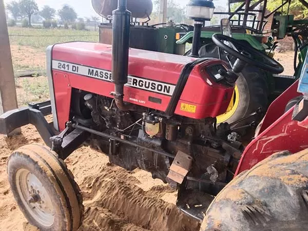 Tafe (Massey) Massey Ferguson 241 DI
