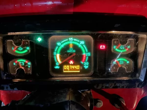 Tafe (Massey) Massey Ferguson 241 DI Tonner