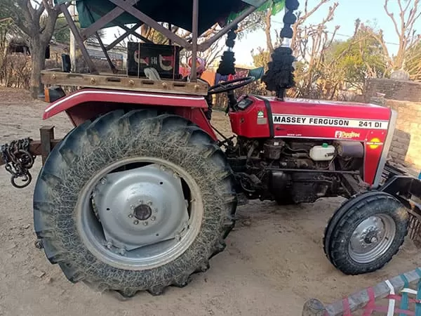 Massey Ferguson 241 DI MAHA SHAKTI