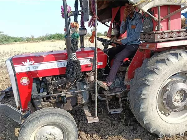 Massey Ferguson 241 DI MAHA SHAKTI