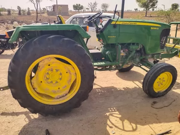 John Deere 5039 D