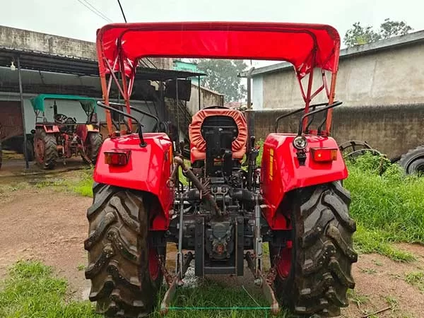 Mahindra YUVO TECH + 585 4WD 2023